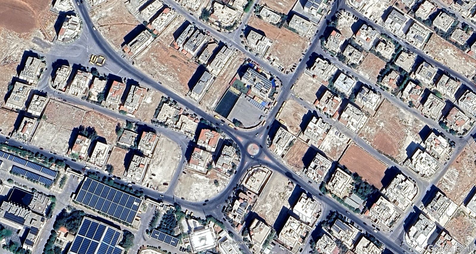 قطعة ارض 832 متر البنيات مقابل مدارس المحور ثاني نمره عن شارع