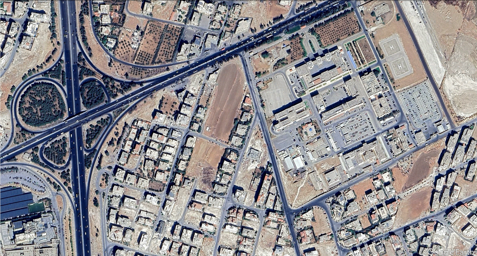 قطعة ارض 840 متر البنيات ذو الله على طريق خدمات المطار ومطله على جامعه البتراء