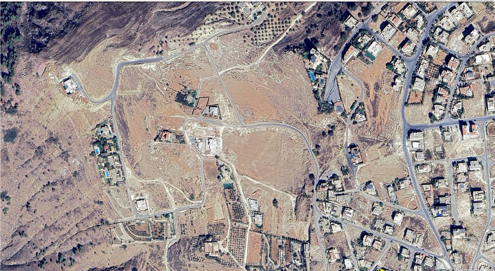 قطعة ارض 736متر ناعور / بالقرب من دوار الدلة / جنوب مدرسة الجذور