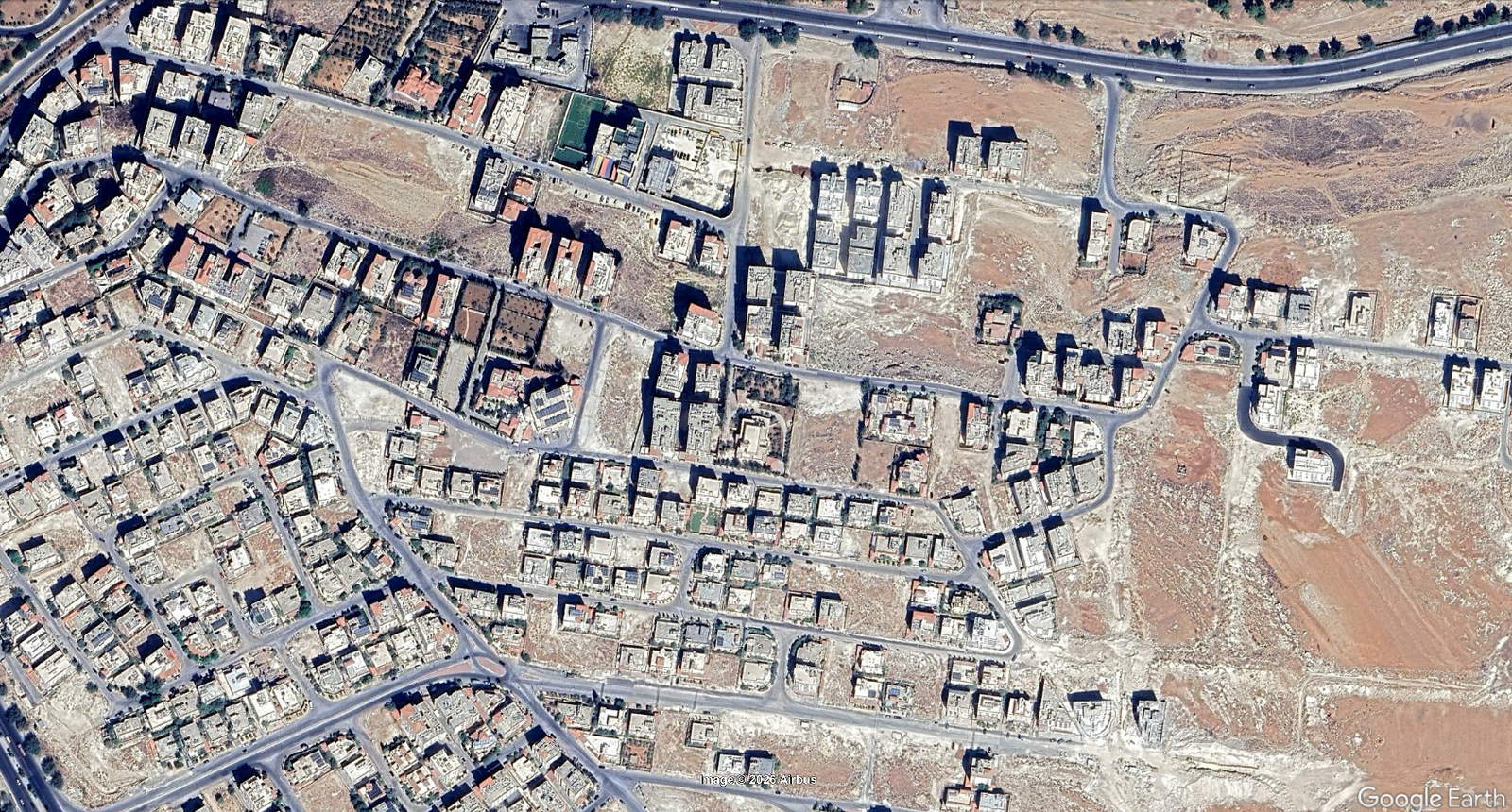 قطعة ارض سكنيه 705 متر شارع الاردن / بجانب مسجد سليمان ناجي / تبعد عن مدرسة السويلمين 200 متر