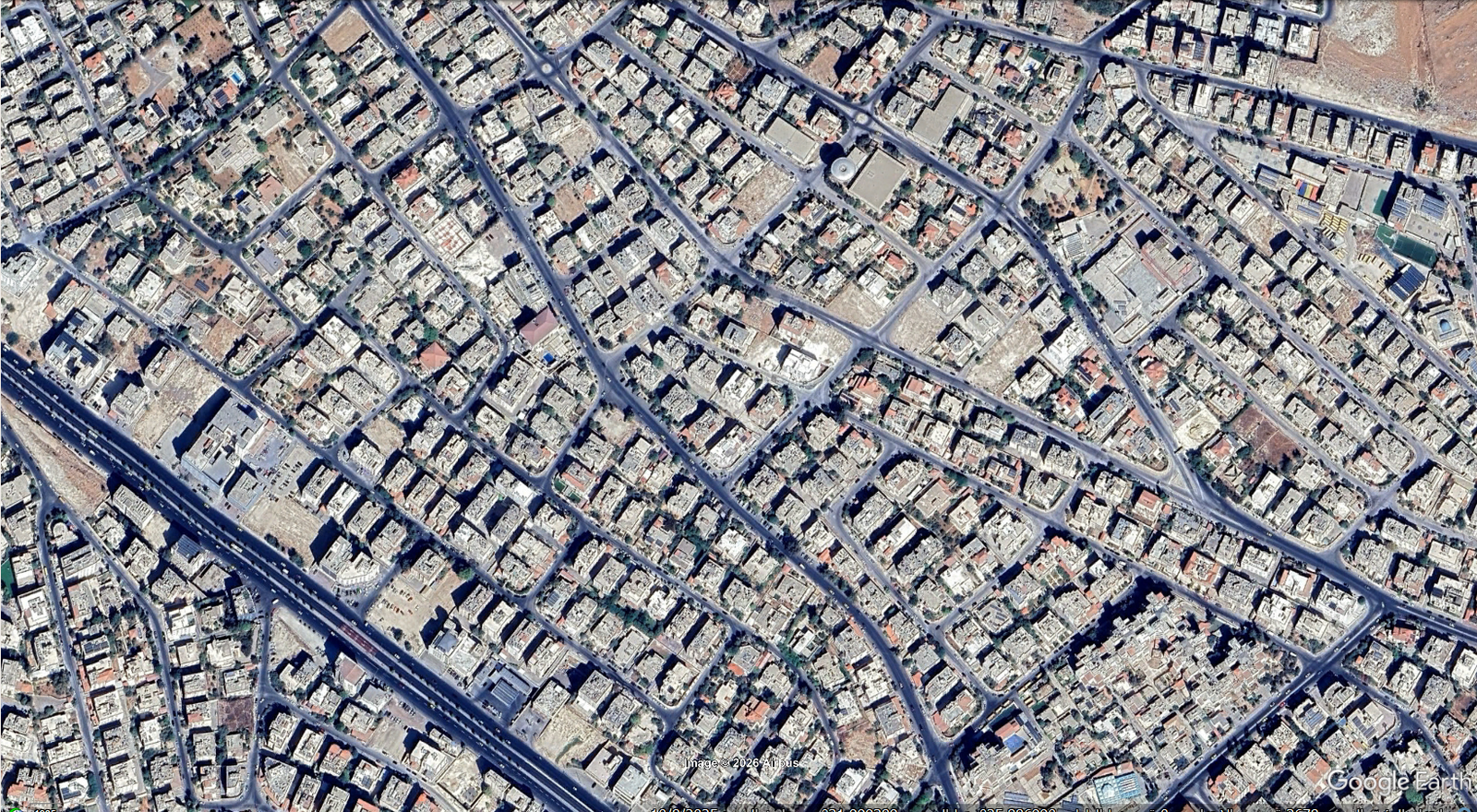 قطعة ارض سكنيه 977متر الجبيهه / مقابل سوق غادة / ضاحية الرشيد